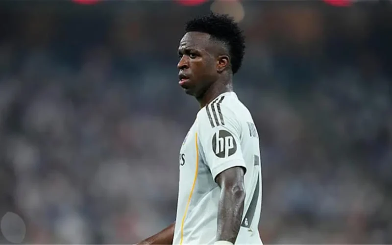 مواجهة قوية.. انفعال فينيسيوس ضد حكم الكلاسيكو بسبب يامال